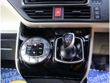 【車屋】として、長く車業界に従事した経験豊富なスタッフが多数在籍しております。