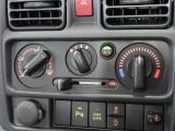 気温に合わせて直感的に操作することで、車内をいつでも快適に保てます。