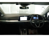 運転席/助手席です。安全装備をオプションで追加するのは日本的発想。フォルクスワーゲン車はサイドエアバッグを全車標準で装備しております。
