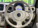 インテリアに合わせたデザインのステアリングは、運転される方のことも考え、運転しやすい形状、大きさです。是非一度、実際に触ってお確かめください。