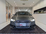 先代からデザインが変らないシングルフレームグリルです。全車同じデザインで統一感があり、Audiのアイコンの一つです。