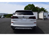 ご納車前には、BMWを熟知したメカニックによる100項目の点検・整備を行います。不具合箇所、交換時期に達している部品に関しましては、全て当社負担で交換してからのご納車となります。