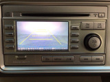 【バックカメラ】運転が苦手な方も車庫入れラクラクです!ギアをリバースに入れれば自動的に切り換わりますので、面倒な操作は不要です♪狭い駐車場もお車を傷つけず安心ですね!