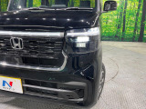 【LEDヘッドライト】悪天候や夜間走行時も良好な視界を確保し安心して運転できる高輝度LEDヘッドライトを装備!点灯速度が早く、消費電力も抑えられています。