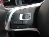 ◆クルーズコントロールにレーダーセンサーを組み合わせ、先行車を測定し設定されたスピードを上限に自動で加減速を行います。一定の車間距離を維持することで、長距離走行でのドライバーの疲労を低減させます。