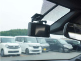 ◆ドライブレコーダー◆映像・音声などを記録する自動車用の装置です。 もしもの事故の際の記録はもちろん、旅行の際の思い出としてドライブの映像を楽しむことができます。