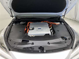 エンジンルーム普段は見えないエンジンルームですが、お手入れが大切な場所ですね。トヨタカローラ名古屋のU-Carはエンジンルームも仕上げております