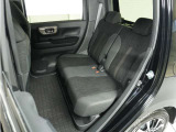 家族やご友人とBBQに行くとき、楽しさは道中の車内から始まっています!このベンチシートに座って、みんなで和気あいあい盛り上がりましょう!