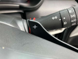 ★マニュアル車のような感覚で操れるパドルシフト★シフトレバーをMモードの位置にして『+』のレバーを引くとシフトアップ『-』のレバーを引くとシフトダウンします!