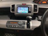 ナビゲーションはワンセグTV対応のGathers純正メモリーナビを搭載しています。ナビのオーディオ機能にはCD・DVD再生の他に、SDカードスロット・USB端子からの外部入力ができます。