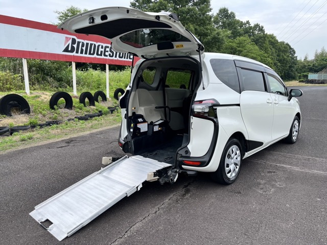 シエンタ 1.5 G ウェルキャブ 車いす仕様車 タイプI 助手席側セカンドシート付 