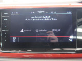 MirrorLink、AppleCarPlay、Android Autoに対応。App-Connectを利用して、対応するアプリケーションを車載器の画面上で閲覧したり、音声で操作することが可能です。
