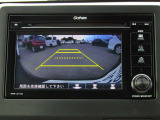■バックカメラ■ガイドラインが表示されるので、バック駐車が苦手な方でも安心です!ギアをリバースに入れれば自動的に切り換わりますので、面倒な操作も不要です♪狭い駐車場もお車を傷つけず安心ですね!