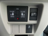 電動両側スライドドアが付いてます(運転席から操作可能です)