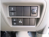 【車屋】として、長く車業界に従事した経験豊富なスタッフが多数在籍しております。