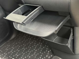 MAX3キロまで可能なトレーがエアコン操作部の下に付いてます☆★ちょっとした小物なども置いてもらえます♪