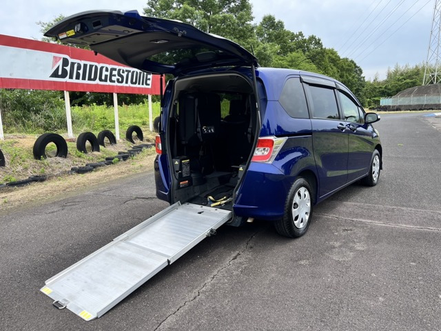 フリード 1.5 G 車いす仕様車 3列シートタイプ 