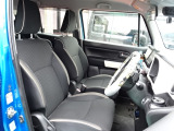 お車選びをお楽しみ頂けるよう、在庫車の展示スペースを十分に確保しております。