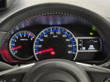 【メーターまわり】ドライバーから見やすい位置にあって安全運転に寄与します。メーターも見やすくてシンプルなデザインになっております。