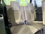 床下収納式のサードシートです。座席部分をコンパクトに収納でき、広大な荷室スペースとしてお使いいただけます!乗車人数や荷物の量など利用シーンに合わせて3列目を有効活用でき、とっても便利♪