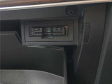ビルトインETC車載器装備。 デザインと一体となった埋込み型タイプで、配線も見えず、隙間も無くスタイリッシュに収まっております。