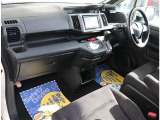 【車屋】として、長く車業界に従事した経験豊富なスタッフが多数在籍しております。