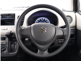 『1台』のお車に対して、3名体制で日々議論を重ね仕入れを行っております。