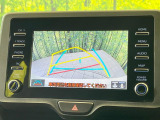 【バックカメラ】駐車時に後方がリアルタイム映像で確認できます。大型商業施設や立体駐車場での駐車時や、夜間のバック時に大活躍!運転スキルに関わらず、今や必須となった装備のひとつです!