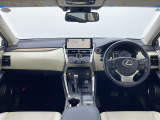 NX 300h バージョンL 4WD 本革シート