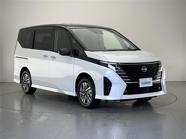 セレナ  4WD 本革シート