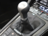 気になる箇所や、画像のリクエストなどお気軽にオートステージ堺のプレミアムカー専門スタッフにお問い合わせください。TEL:072-224-4908
