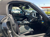 高いホールド性で運転姿勢が安定します。長距離ドライブでも疲れにくいのが魅力です。快適なドライビングライフをお送りください♪