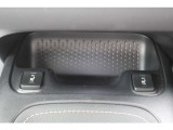 運転席と助手席にシートヒーターが付いています。