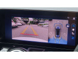 【360度カメラシステム】リバースと連動し、車両後方の映像をディスプレィに表示歪みの少ないカメラにより鮮明な画像で後退の運転操作をサポートします。