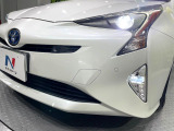 【LEDヘッドライト】悪天候や夜間走行時も良好な視界を確保し安心して運転できる高輝度LEDヘッドライトを装備!点灯速度が早く、消費電力も抑えられています。