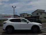 令和2年式のCX-5XD-Lのディーゼル車入庫!!純正メモリーナビ!!リアカメラ!!レザー電動シートヒーター!!ステアリングヒーター!!電動リアゲート!!ETC!!障害物センサー!!スタッドレスセット