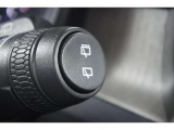 リアワイパーの作動は、ワイパーレバー先端のスイッチで行います。