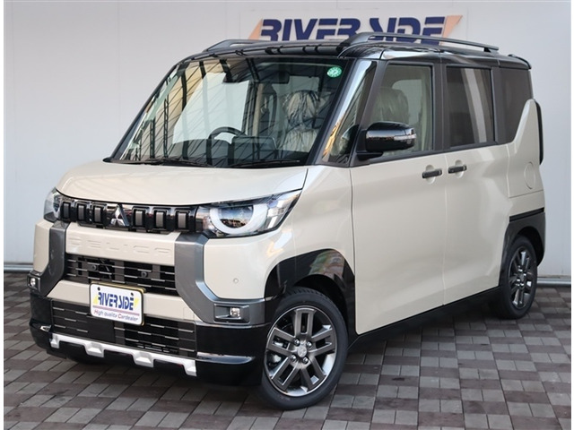 三菱 デリカミニ T プレミアム 4WD