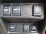 雨の日や荷物がいっぱいの時に大活躍する電動パワーバックドア。