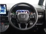 【Honda SENSING】 カメラ等装置で精度の高い検知能力を発揮、安全運転を支援します。ステアリング上のコントローラーに注目!