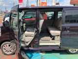 当店では、自社で仕入れした厳選車両を、多数展示しております。リーズナブルなお車を多数在庫しております。掘り出し物を探しにいらしてください。