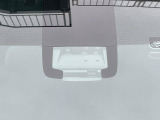 【プリクラッシュセーフティ】前方の車両等を検知し、衝突しそうな時は警報で注意を促し、ブレーキを踏む力をサポート。ブレーキを踏めなかった場合は衝突被害軽減ブレーキが作動、衝突回避をサポートします。