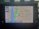 トヨタ純正9インチディスプレイオーディオ+ナビキット付。AppleCarplayやAndroidAutoでお使いのスマホの地図アプリを画面に表示。Bluetooth接続で音楽等もご利用できます。