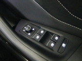 ★ドアミラーの調整スイッチとドアのロックアンロックのボタンです。リモコンミラーは運転席側を操作すると助手席側も動きます。