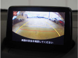 【バックカメラ】駐車が苦手な方でも安心してお乗りいただけます。リバース連動で画面が切り替わるのでとっても便利です。