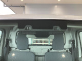 2つのカメラで前方の車両や歩行者を検知し、衝突のおそれがあると判断すると、ブザー音やメーター内の表示で警告。衝突の可能性が高まると、自動でブレーキをかけ、衝突の回避または衝突時の被害軽減を図ります。