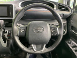 【純正革巻きステアリング】上質な革を使用することで、手にしっかり馴染みとても運転しやすいハンドルです♪