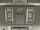 【両側パワースライドドア】スマートキーや運転席のスイッチで後席両側スライドドアの開閉が可能♪電動だから力を入れてドアを開ける必要が無く、小さなお子様でも簡単に開け閉めでき快適です♪