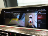 リアビューカメラ&トップビューカメラ。ガイドラインとパークディスタンスコントロールで安全に車庫入れ可能。