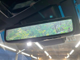 【デジタルインナーミラー】後席の大きな荷物や同乗者で後方が確認しづらい時でも安心!カメラが撮影した車両後方の映像をルームミラー内に表示。クリアな視界で状況の確認が可能です!
